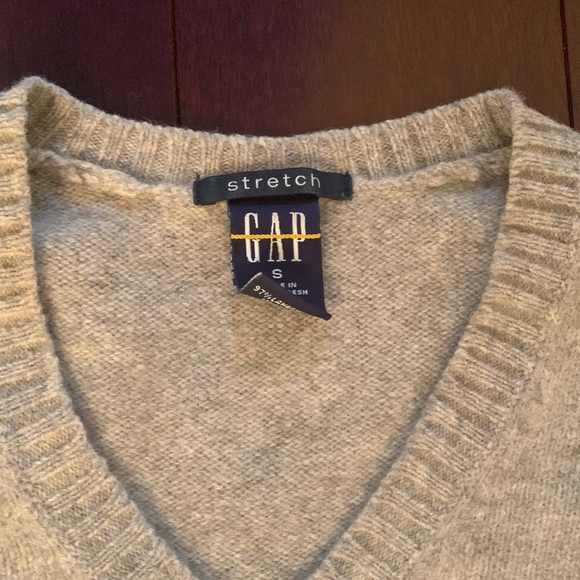 Gray V-neck sweater from Gap - Picture 2 of 2